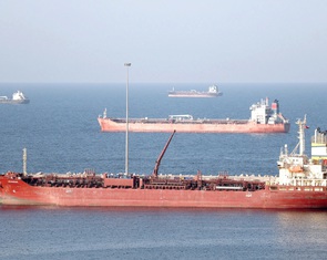 Liên minh 40 nước có mở được Hormuz?