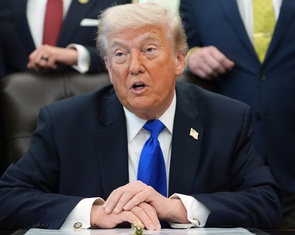 Tin tức thế giới 1-5: Ông Trump nói Iran 'rất muốn' đạt thỏa thuận; Mỹ - Venezuela nối lại đường bay
