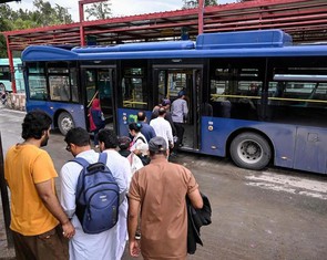 Nhiên liệu tăng, Pakistan miễn phí giao thông công cộng, hạ giá xăng