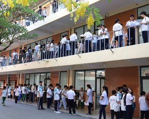 Thí sinh dự thi đánh giá năng lực ĐHQG TP.HCM đông kỷ lục, phụ huynh được tư vấn ngay điểm thi