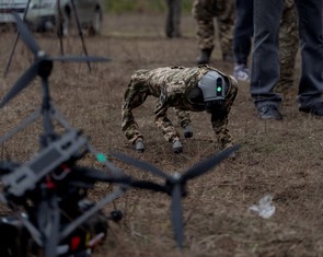 Ukraine điều 'binh sĩ' robot ra chiến trường
