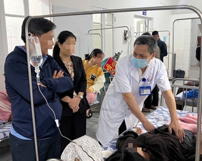 Ca ngộ độc bánh mì ở Quảng Trị tăng lên 64 người, đình chỉ cơ sở