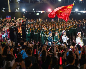 Xe tăng, dàn khí tài đổ bộ concert: Phương Mỹ Chi và rapper Pháo bùng nổ