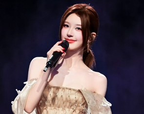 Triệu Lộ Tư diện đầm của Phan Huy trong concert cá nhân đầu tiên