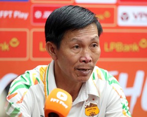HLV Hoàng Anh Gia Lai nói gì khi trụ cột bỗng chấn thương?