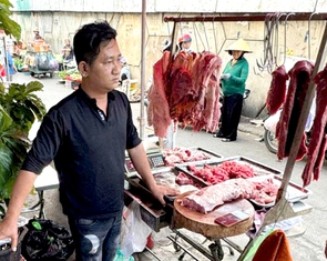 Lại phát hiện đường dây làm giả thịt bò từ thịt heo nái ở TP.HCM, mỗi ngày tiêu thụ 140kg