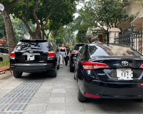 Hà Nội 'chốt' giá cho thuê vỉa hè để trông giữ ô tô: Cao nhất 400.000 đồng/m²/tháng
