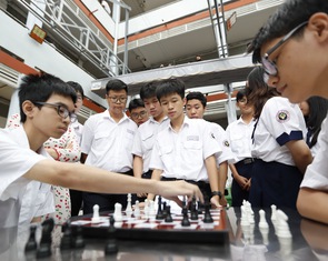 Không thể giao trẻ em cho mạng xã hội: Không cực đoan, không né tránh