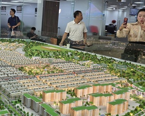 Giá nhà Hà Nội 'soán ngôi' so với TP.HCM, căn hộ vừa túi tiền gần như 'tuyệt chủng'