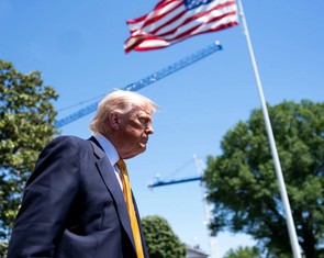 Báo Mỹ đưa tin có lợi cho Iran, ông Trump nói 'phản quốc'