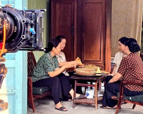 Phía bên kia bức tường tái hiện thời kỳ đổi mới, phát sóng vào tháng 7