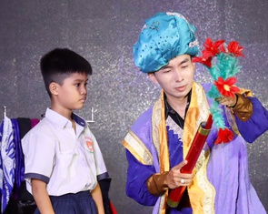 Một ngày làm tuổi thơ rực sáng: Sinh viên TP.HCM đưa kịch và ảo thuật đến trẻ em cơ nhỡ