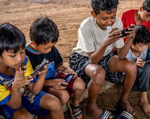 Làn sóng cấm trẻ em dùng mạng xã hội: Đông Nam Á bảo vệ trẻ em trước mặt trái mạng xã hội
