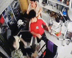 Công an xác minh vụ người phụ nữ trông con nhỏ bị hành hung tại Hà Nội