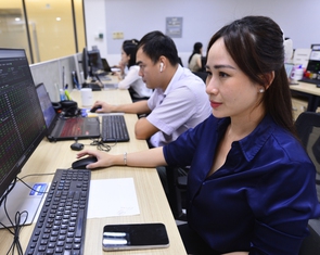 VN-Index có kỷ lục mới, cổ phiếu 'họ Vin' và FPT bứt phá
