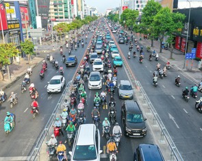 Giao thông đường Cộng Hòa ổn định trong sáng đầu tiên phân làn đảo chiều