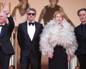 Fatherland nhận pháo tay 5 phút ở Cannes, Sandra Hüller kỳ vọng 'làm nên chuyện'