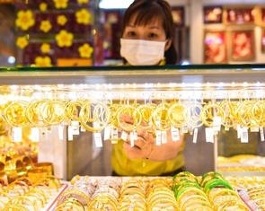 Đang tăng mạnh, vì sao giá vàng và giá bạc bỗng giảm sâu?