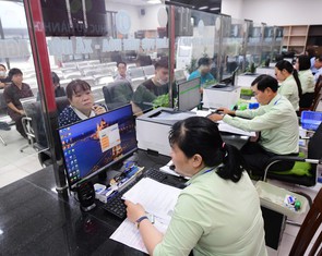 Bộ Nội vụ trả lời việc tiếp nhận người hoạt động không chuyên trách làm công chức