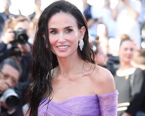 Ngoại hình Demi Moore gây bàn tán dù mặc đẹp nhất Liên hoan phim Cannes