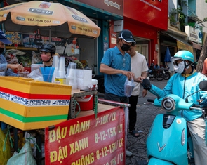 TP.HCM 'đổ lửa', thị trường giải nhiệt 'hốt bạc'