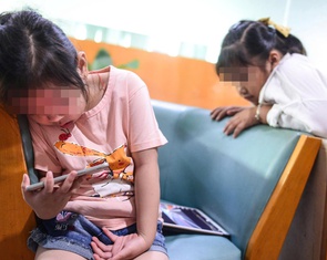 Không thể giao trẻ em cho mạng xã hội: Cần quy định rõ trách nhiệm của các nền tảng số