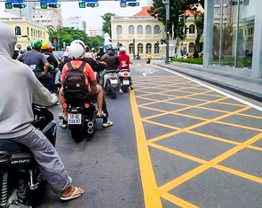 Đường đông không thể nhanh, còi xe cũng vô ích