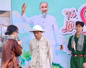 Tham quan, học tập tại Không gian văn hóa Hồ Chí Minh ở Đường sách Thành phố Thủ Đức