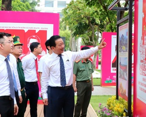 Hơn 350 tranh, ảnh tư liệu quý tái hiện hành trình cứu nước của Bác Hồ