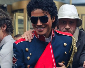 Phim về Michael Jackson vượt 700 triệu USD doanh thu phòng vé