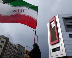 Iran dọa mở thêm 'mặt trận mới' nếu Mỹ tái tấn công