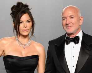 Tỉ phú Jeff Bezos chi 20 triệu USD tổ chức Met Gala bất chấp làn sóng biểu tình