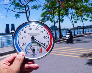 Miền Bắc còn ngột ngạt trong nắng nóng 40 độ C thêm hai ngày, sau đó có mưa