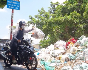 Sở Nông nghiệp TP.HCM đề nghị 5 phường xử lý điểm tồn đọng rác thải sau phản ánh của báo Tuổi Trẻ