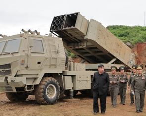 Triều Tiên công bố hình ảnh ông Kim Jong Un giám sát thử hệ thống phóng tên lửa mới
