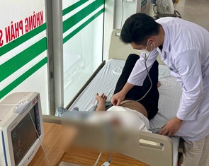 Giao hàng giữa trưa nắng, shipper trẻ gặp tai nạn vì say nắng