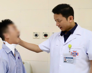 Ung thư lưỡi dễ nhầm lẫn với nhiệt miệng: Dấu hiệu nào để phát hiện sớm?