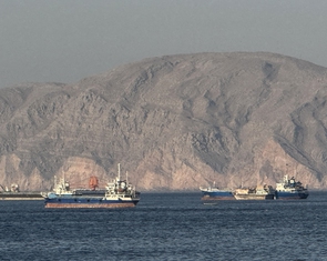 Iran tấn công căn cứ Mỹ tại Kuwait, dọa đáp trả 'mạnh mẽ hơn'