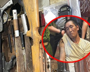 Phát hiện heroin cùng 2 khẩu súng đã nạp đạn khi khám xét nhà 'con nghiện'