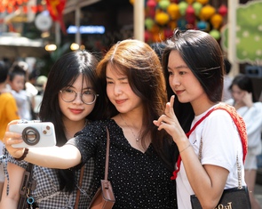 TP.HCM đón hơn 1,69 triệu khách dịp lễ, thu 8.700 tỉ đồng