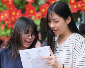 Đề thi văn lớp 10 Hà Nội hỏi về việc người trẻ 'mất kết nối', thí sinh thích thú