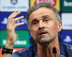 HLV Enrique ám chỉ PSG ở cửa trên so với Arsenal tại chung kết Champions League
