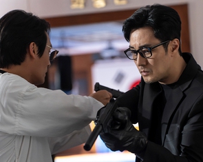 Phim Hàn tháng 6: So Ji Sub làm điệp viên, Choi Min Sik 'thao túng' học trò