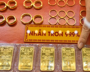 Giá vàng thế giới giảm sâu, vàng miếng SJC còn 165 triệu đồng/lượng