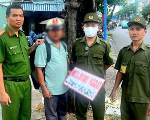 Nhờ 'mắt thần đường phố', phường Nhiêu Lộc xử phạt người gắn quảng cáo trái phép