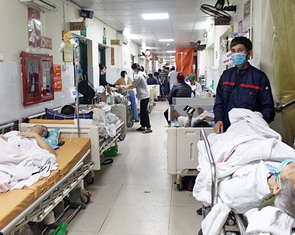 Bệnh viện đã quá tải, lại gặp khó vì bảo hiểm y tế 'treo' tiền giường