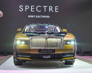 Người Việt ngày càng thích xe điện, chơi xe siêu sang cũng là Rolls-Royce Spectre