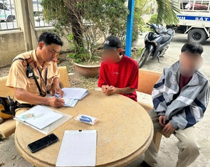 Tịch thu xe máy, xử phạt nam thanh niên 12 triệu đồng vì lạng lách, đánh võng ở phường Thuận Giao