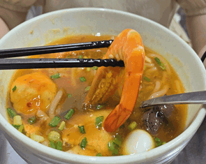 Bánh canh cua Dũng Râu 45.000 đồng một tô mà ú nụ 6 loại topping