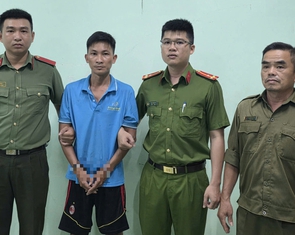 Tạm giữ hình sự người bạo hành con riêng của 'vợ hờ' ở Dĩ An